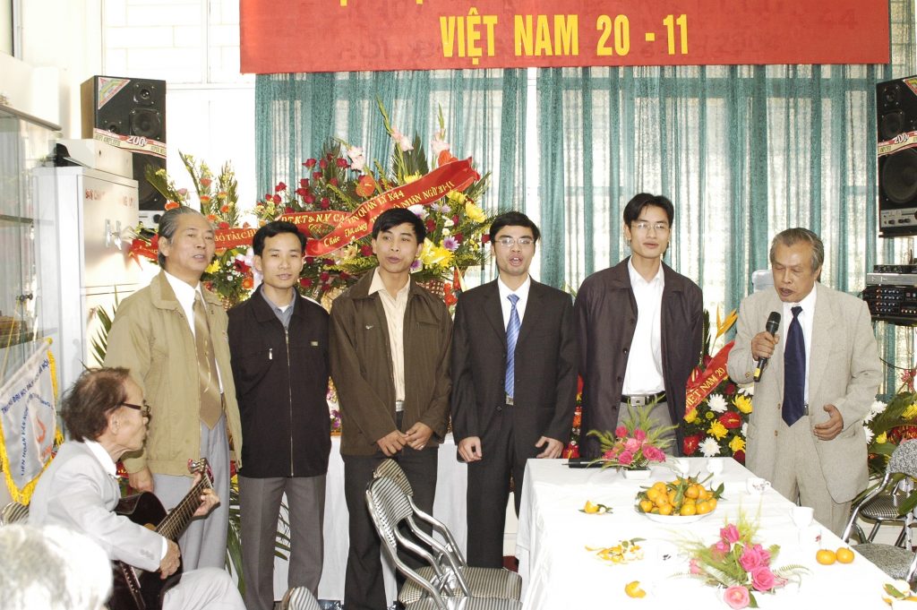 2004-tiet-muc-vn-cua-can-bo-ngay-nha-giao-vn-3